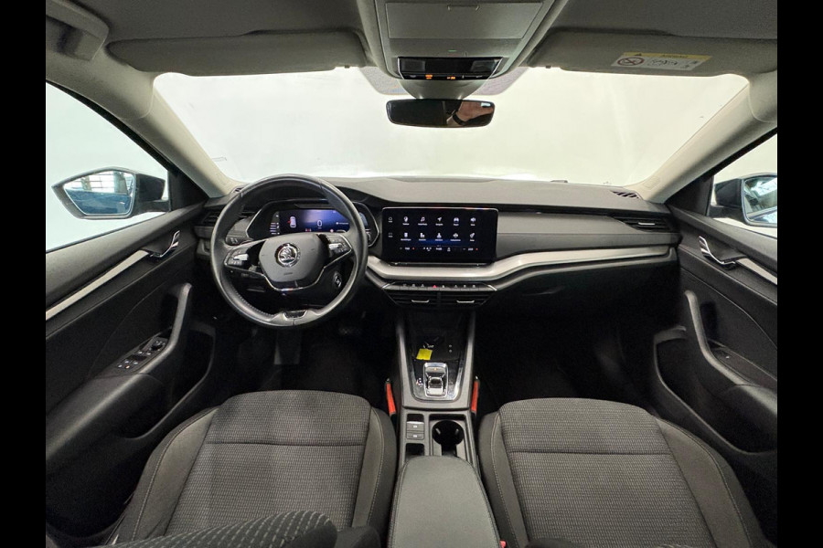 Škoda Octavia Combi 1.0 e-TSI Business Edition Navigatie Apple Carplay/Android Auto Parkeersensoren Adaptive Cruise Control Virtual Cockpit Full Led Climate Control Lichtmetalen velgen