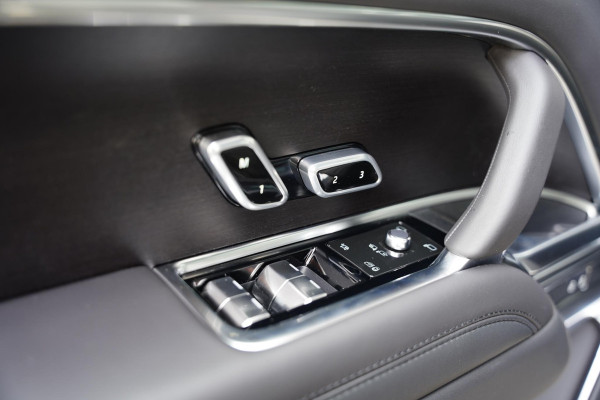 Land Rover Range Rover P460 E HSE Meridian / Panoramadak