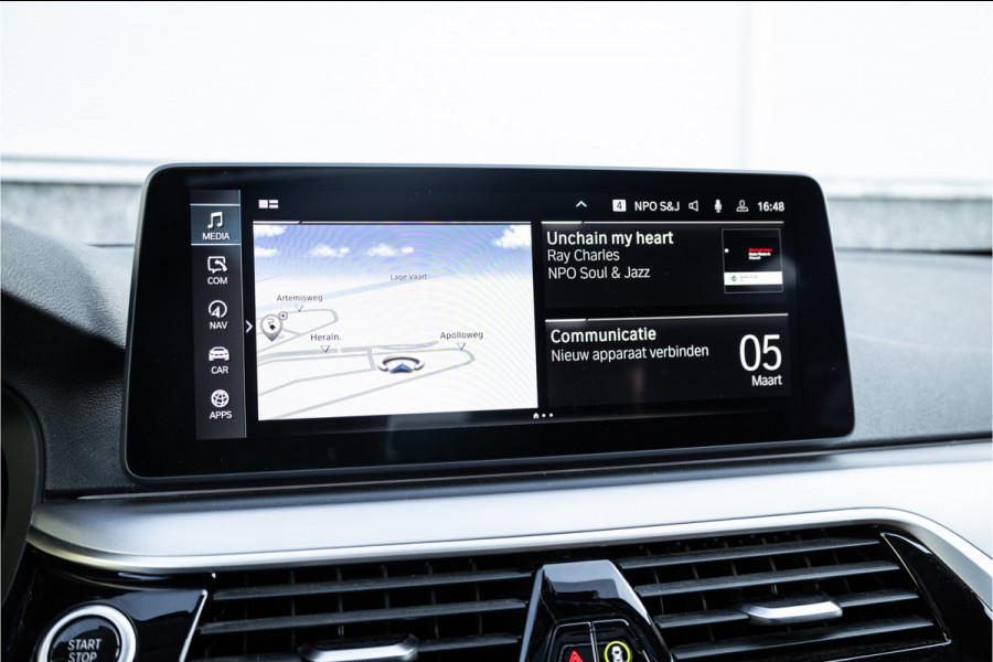 BMW 5 Serie Touring 530e Panoram / Camera / Leder / Elec stoelen /