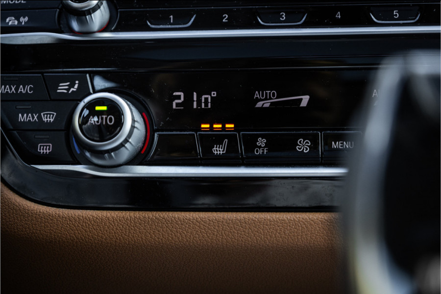 BMW 5 Serie Touring 530e Panoram / Camera / Leder / Elec stoelen /