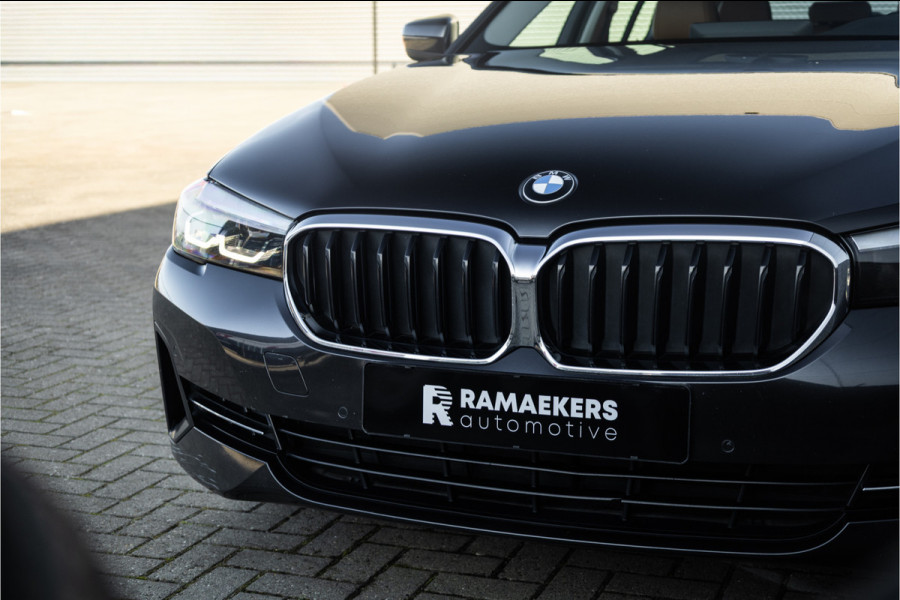 BMW 5 Serie Touring 530e Panoram / Camera / Leder / Elec stoelen /