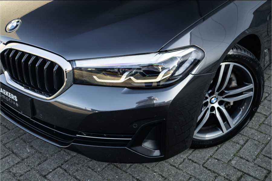 BMW 5 Serie Touring 530e Panoram / Camera / Leder / Elec stoelen /
