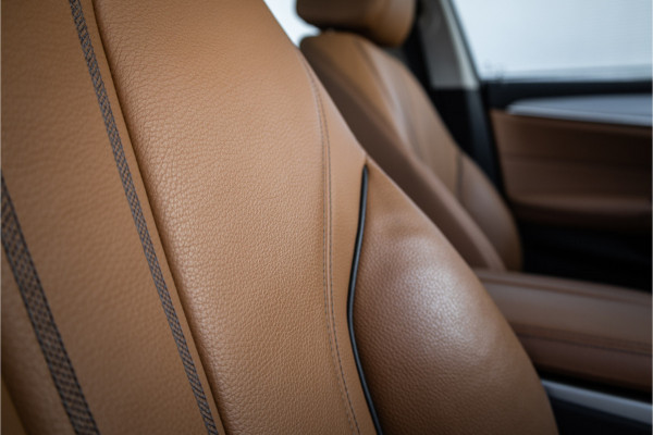 BMW 5 Serie Touring 530e Panoram / Camera / Leder / Elec stoelen /