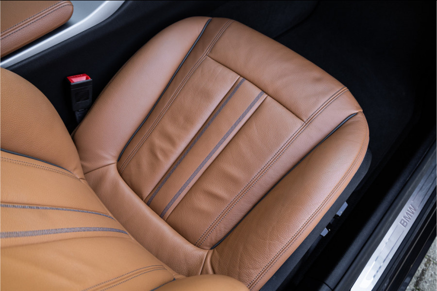 BMW 5 Serie Touring 530e Panoram / Camera / Leder / Elec stoelen /