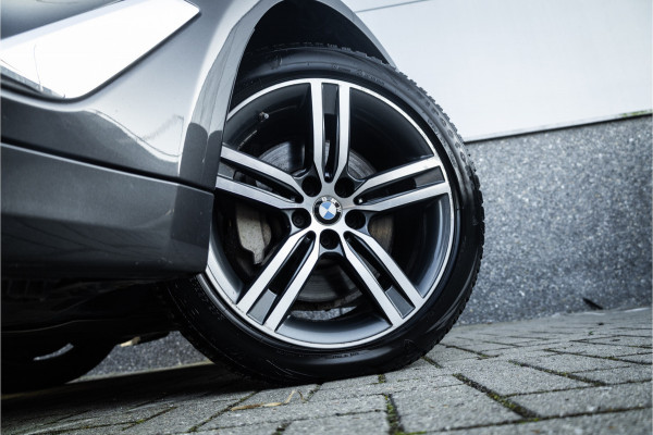 BMW 5 Serie Touring 530e Panoram / Camera / Leder / Elec stoelen /