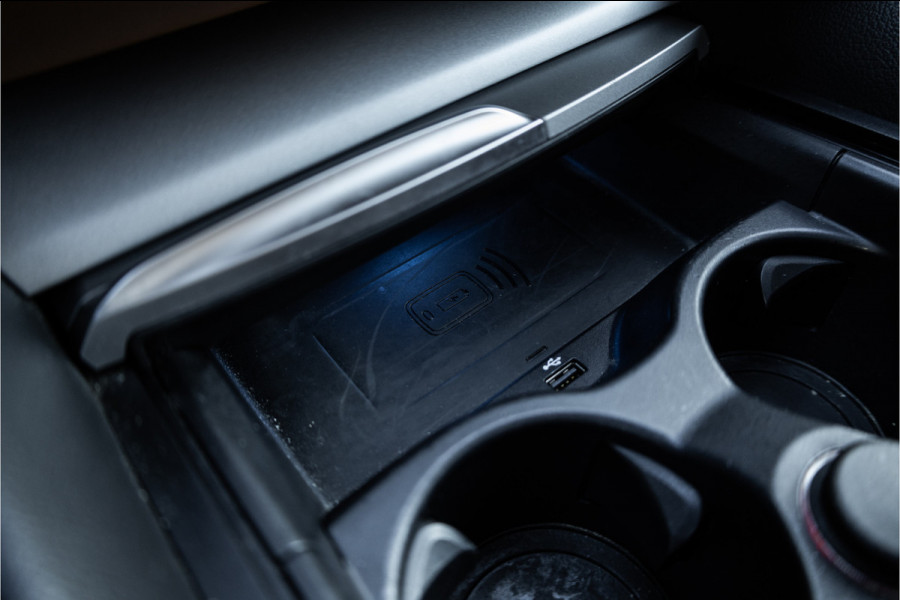 BMW 5 Serie Touring 530e Panoram / Camera / Leder / Elec stoelen /