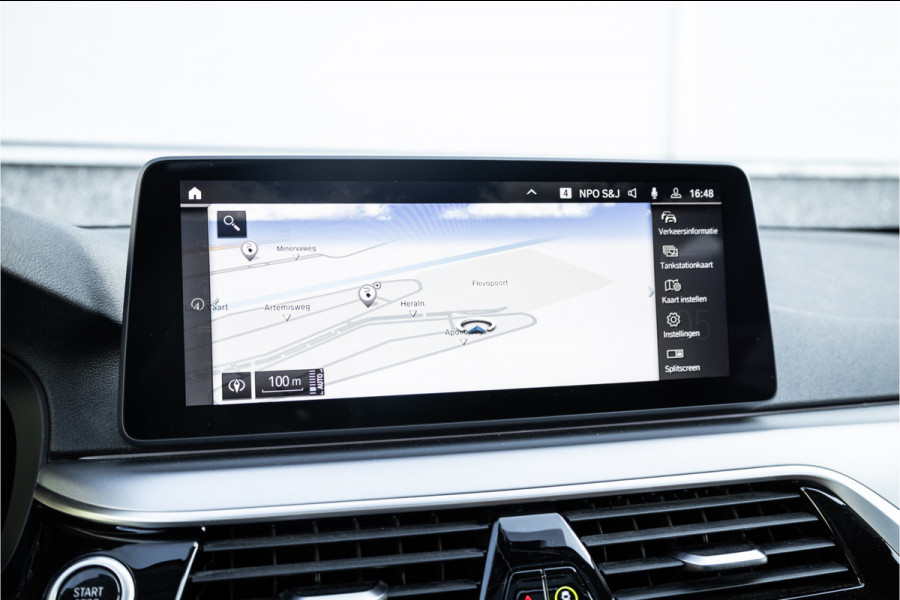 BMW 5 Serie Touring 530e Panoram / Camera / Leder / Elec stoelen /