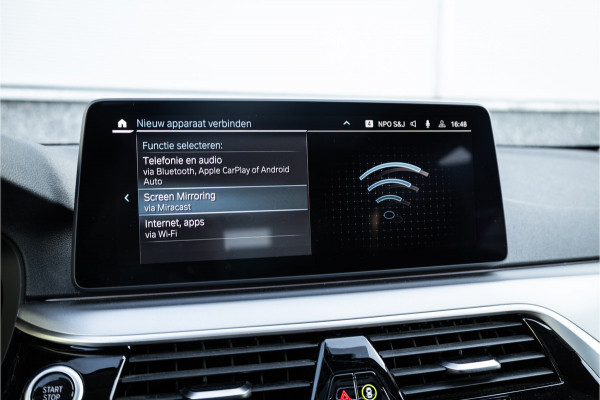 BMW 5 Serie Touring 530e Panoram / Camera / Leder / Elec stoelen /