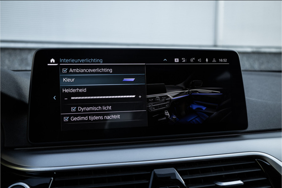 BMW 5 Serie Touring 530e Panoram / Camera / Leder / Elec stoelen /