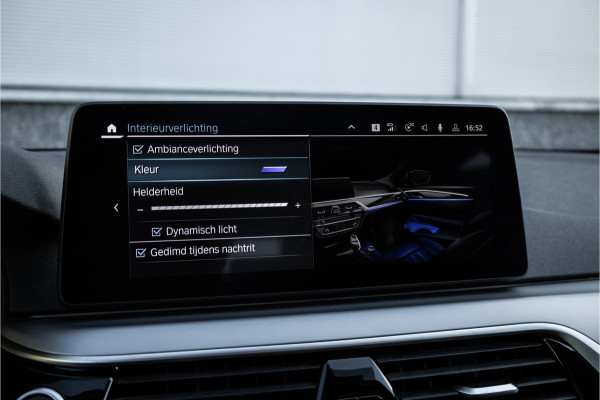 BMW 5 Serie Touring 530e Panoram / Camera / Leder / Elec stoelen /