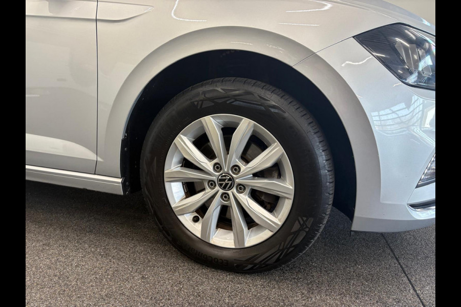 Volkswagen Polo 1.0 TSI 110pk DSG Highline | Navigatie | Apple Carplay/Android Auto | Parkeersensoren | Adaptive Cruise Control | Stoelverwarming | Getinte ramen | Climatronic