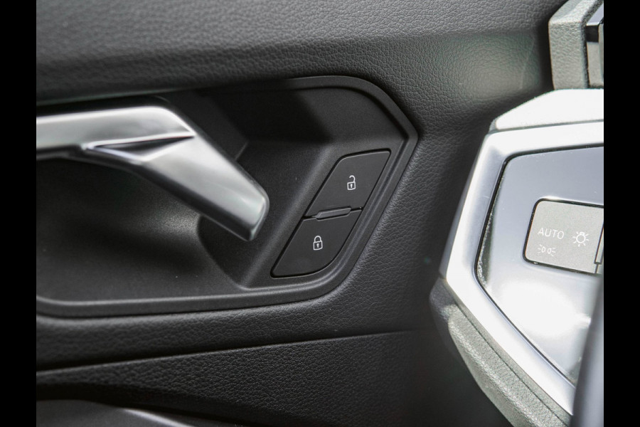 Audi Q3 Sportback 35 TFSI S Edition Panoramdak|Trekhaak|Leder|Stoelverwarming|Camera