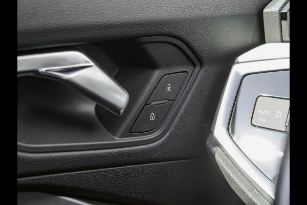 Audi Q3 Sportback 35 TFSI S Edition Panoramdak|Trekhaak|Leder|Stoelverwarming|Camera