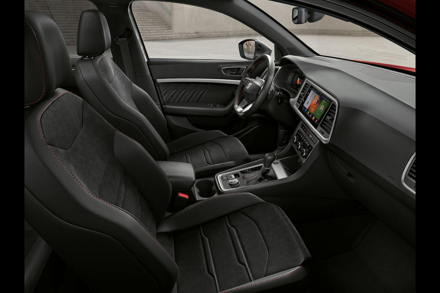 Seat Ateca 1.5 TSI FR Business Intense | Elektr. Panoramisch kanteldak| Velgen 'Exclusive Glossy Black', 19 inch | Kuipstoelen, Dinamica Aurora Blue (suede look) | Verwambare voorstoelen + Stuurwiel | Draadloze Carplay