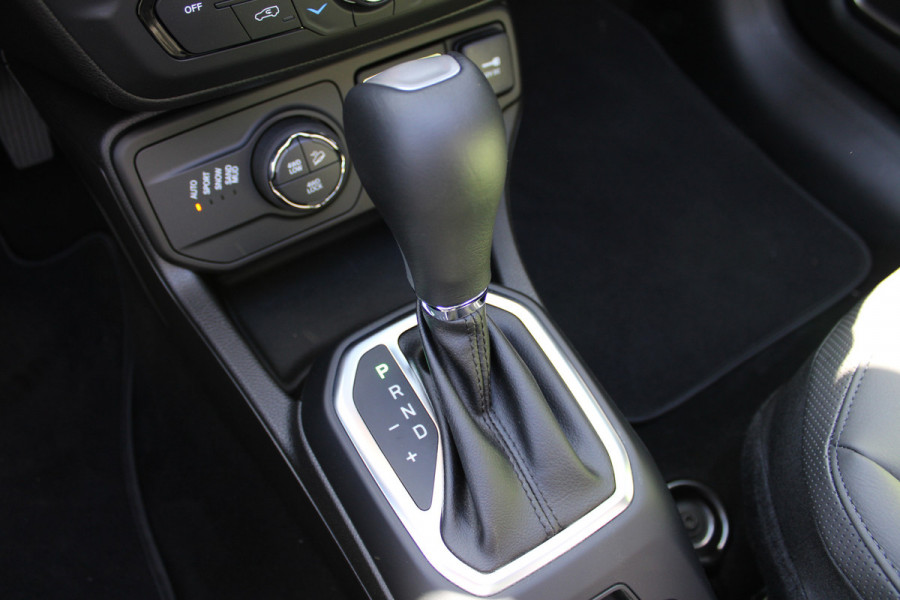 Jeep Renegade 4xe 190 Plug-in Hybrid S | Panoramadak | Leder | Led | Camera | Parkeer assistent