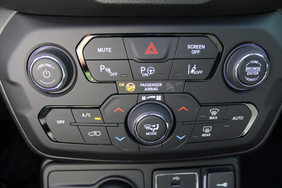 Jeep Renegade 4xe 190 Plug-in Hybrid S | Panoramadak | Leder | Led | Camera | Parkeer assistent