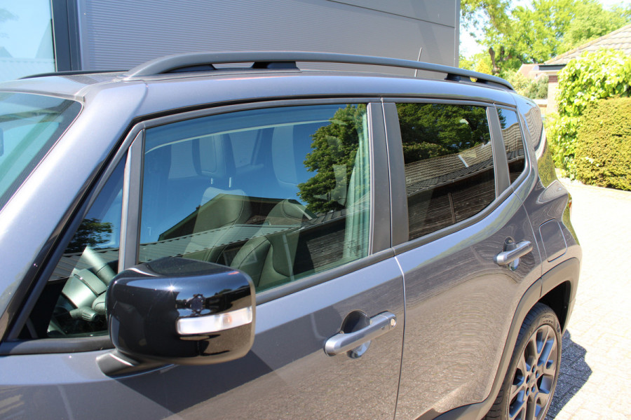 Jeep Renegade 4xe 190 Plug-in Hybrid S | Panoramadak | Leder | Led | Camera | Parkeer assistent