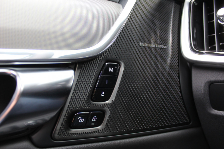 Volvo S90 2.0 T8 AWD Ultimate Dark | Panoramadak | H&K | Head-up | Leder | Pilot Assist | BLIS