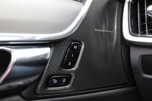 Volvo S90 2.0 T8 AWD Ultimate Dark | Panoramadak | H&K | Head-up | Leder | Pilot Assist | BLIS