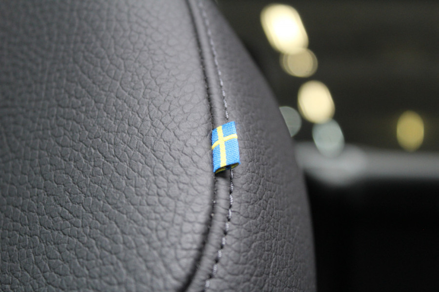 Volvo S90 2.0 T8 AWD Ultimate Dark | Panoramadak | H&K | Head-up | Leder | Pilot Assist | BLIS