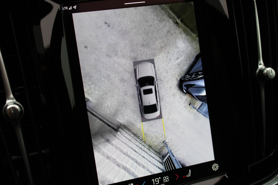 Volvo S90 2.0 T8 AWD Ultimate Dark | Panoramadak | H&K | Head-up | Leder | Pilot Assist | BLIS