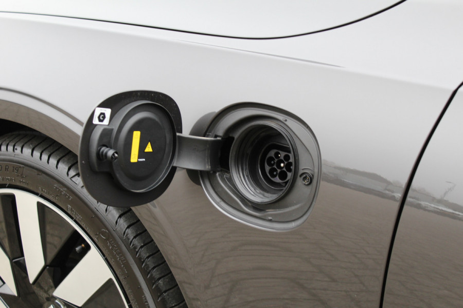 Volvo S90 2.0 T8 AWD Ultimate Dark | Panoramadak | H&K | Head-up | Leder | Pilot Assist | BLIS