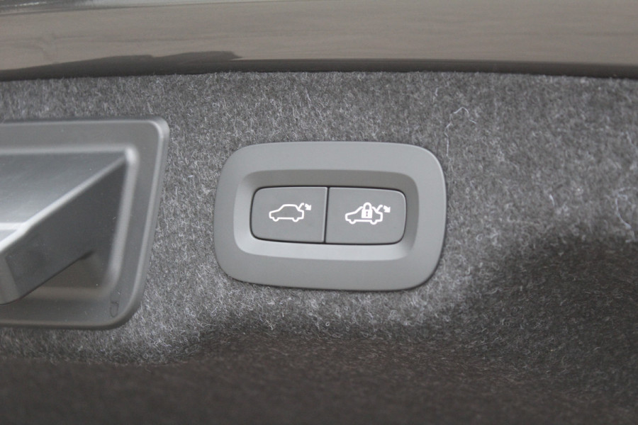 Volvo S90 2.0 T8 AWD Ultimate Dark | Panoramadak | H&K | Head-up | Leder | Pilot Assist | BLIS