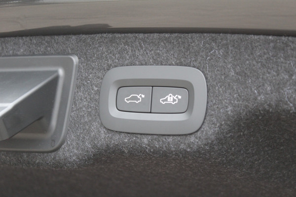 Volvo S90 2.0 T8 AWD Ultimate Dark | Panoramadak | H&K | Head-up | Leder | Pilot Assist | BLIS
