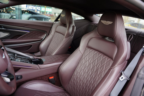 Aston Martin DB12 4.0 V8 / NL-Auto / B&W / Carbon