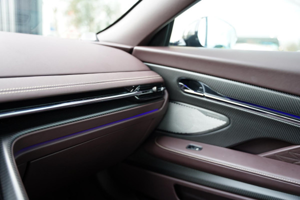 Aston Martin DB12 4.0 V8 / NL-Auto / B&W / Carbon