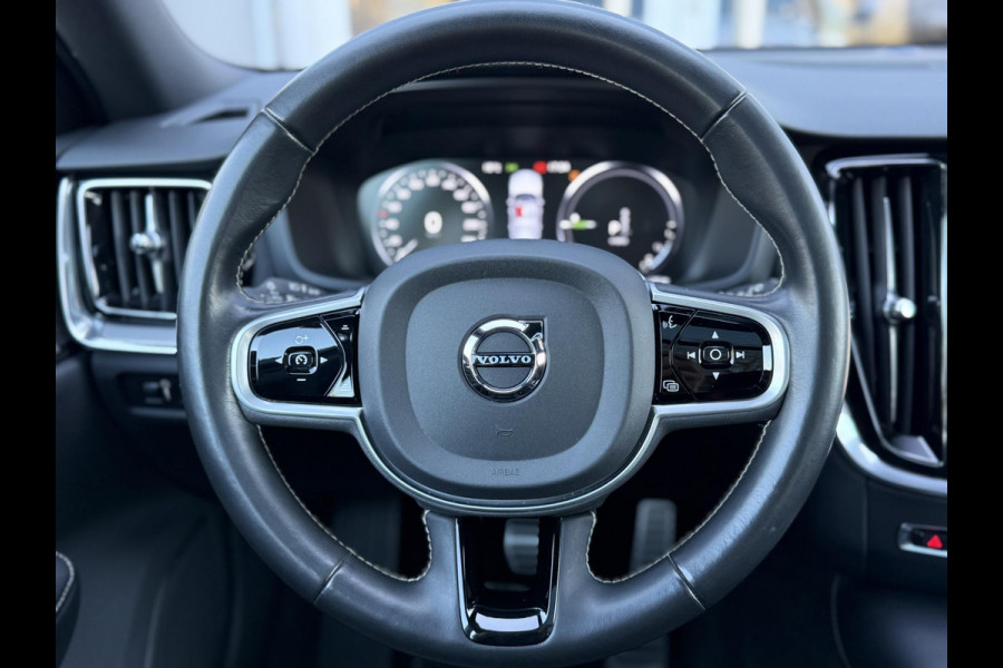 Volvo V60 2.0 T8 Recharge 390PK AWD R-Design |Pano|H/K|360CAM|AutoPilot|Trekhaak