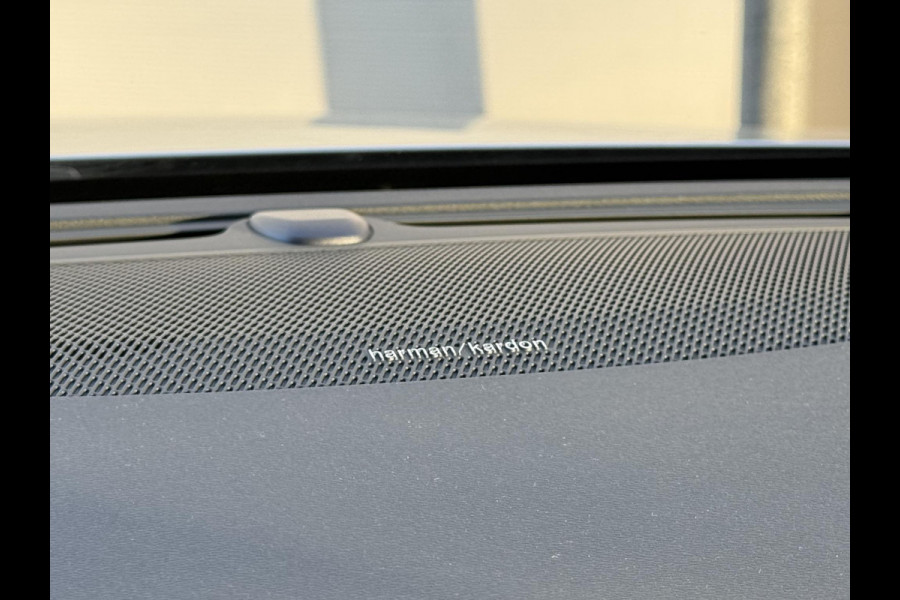 Volvo V60 2.0 T8 Recharge 390PK AWD R-Design |Pano|H/K|360CAM|AutoPilot|Trekhaak