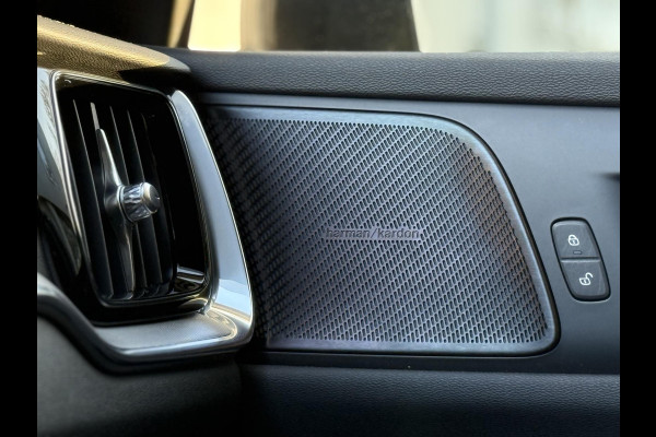 Volvo V60 2.0 T8 Recharge 390PK AWD R-Design |Pano|H/K|360CAM|AutoPilot|Trekhaak