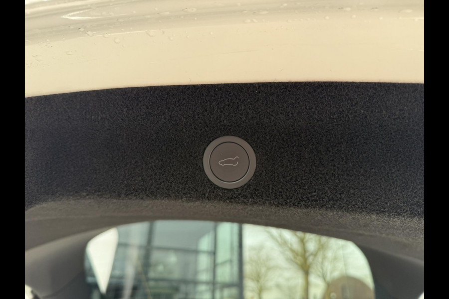 Tesla Model Y Premium Long Range AWD 75 kWh 10.000KM! | AFN. TREKHAAK | FABRIEKSGARANTIE TOT 2029! BTW| NIEUW MODEL