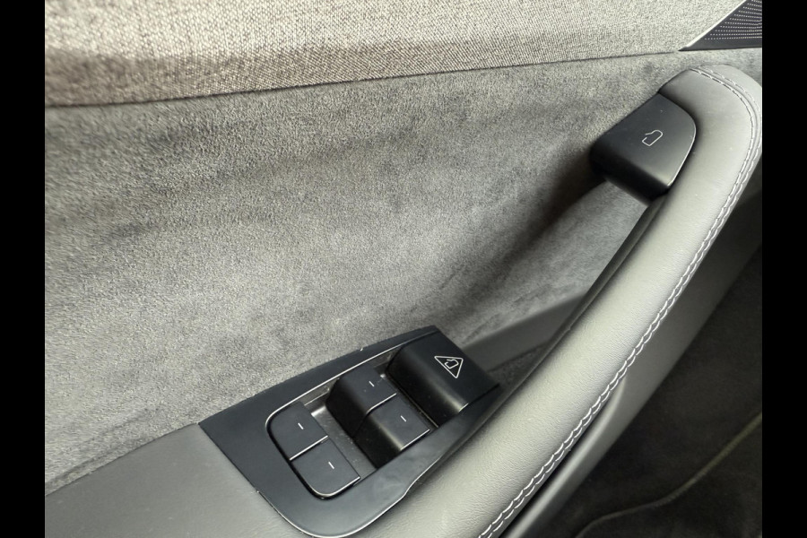 Tesla Model Y Premium Long Range AWD 75 kWh 10.000KM! | AFN. TREKHAAK | FABRIEKSGARANTIE TOT 2029! BTW| NIEUW MODEL