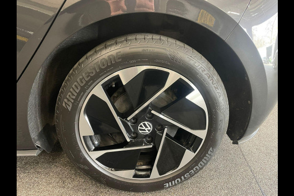 Volkswagen ID.3 Pro 58 kWh Navigatie Apple Carplay/Android Auto Parkeersensoren Adaptive Cruise Control Stoel- en stuurverwarming Lichtmetalen velgen Climate Control