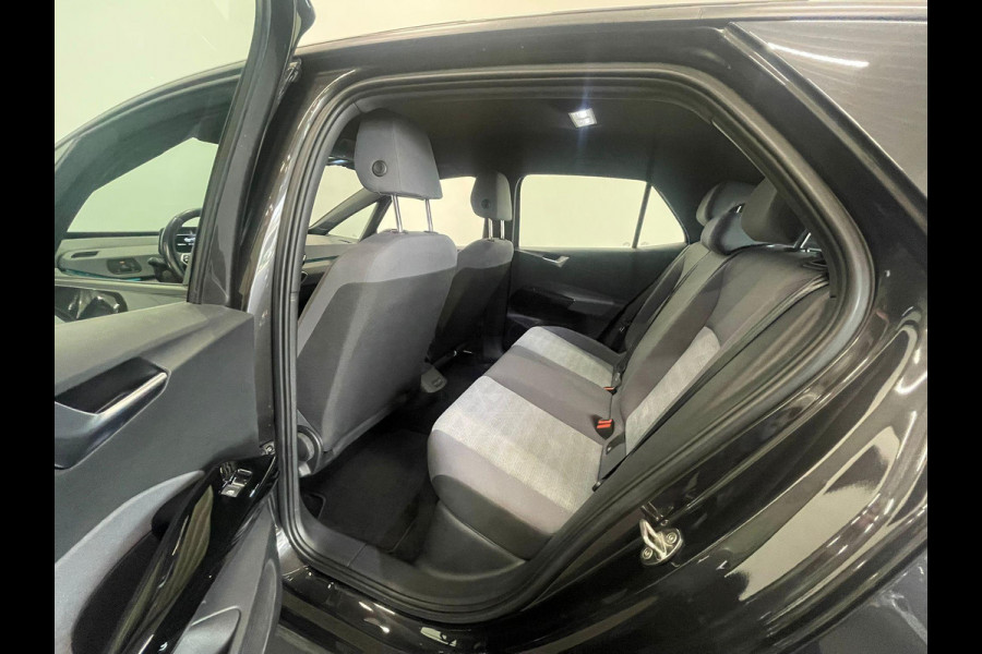 Volkswagen ID.3 Pro 58 kWh Navigatie Apple Carplay/Android Auto Parkeersensoren Adaptive Cruise Control Stoel- en stuurverwarming Lichtmetalen velgen Climate Control