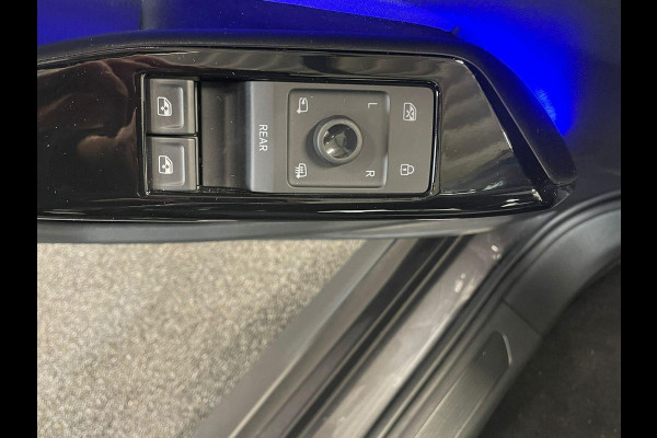 Volkswagen ID.3 Pro 58 kWh Navigatie Apple Carplay/Android Auto Parkeersensoren Adaptive Cruise Control Stoel- en stuurverwarming Lichtmetalen velgen Climate Control