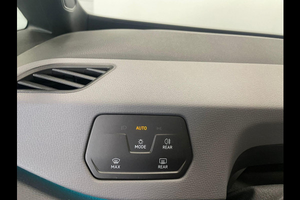 Volkswagen ID.3 Pro 58 kWh Navigatie Apple Carplay/Android Auto Parkeersensoren Adaptive Cruise Control Stoel- en stuurverwarming Lichtmetalen velgen Climate Control