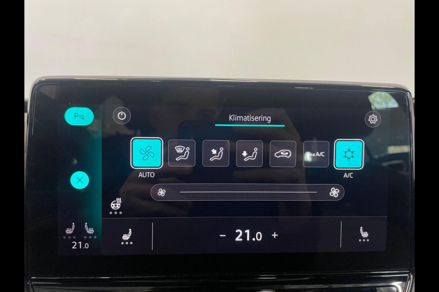 Volkswagen ID.3 Pro 58 kWh Navigatie Apple Carplay/Android Auto Parkeersensoren Adaptive Cruise Control Stoel- en stuurverwarming Lichtmetalen velgen Climate Control