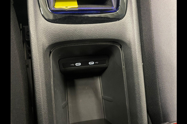 Volkswagen ID.3 Pro 58 kWh Navigatie Apple Carplay/Android Auto Parkeersensoren Adaptive Cruise Control Stoel- en stuurverwarming Lichtmetalen velgen Climate Control