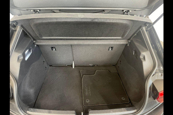 Volkswagen ID.3 Pro 58 kWh Navigatie Apple Carplay/Android Auto Parkeersensoren Adaptive Cruise Control Stoel- en stuurverwarming Lichtmetalen velgen Climate Control