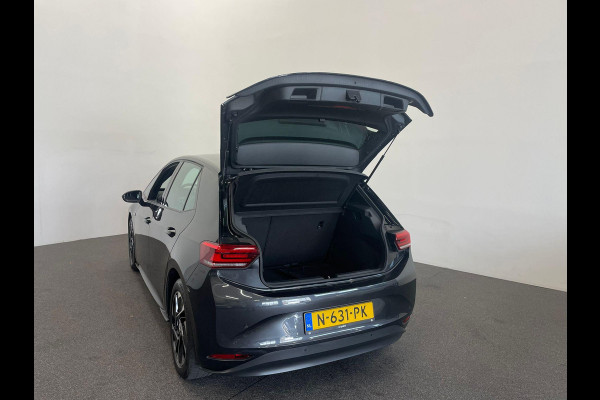 Volkswagen ID.3 Pro 58 kWh Navigatie Apple Carplay/Android Auto Parkeersensoren Adaptive Cruise Control Stoel- en stuurverwarming Lichtmetalen velgen Climate Control