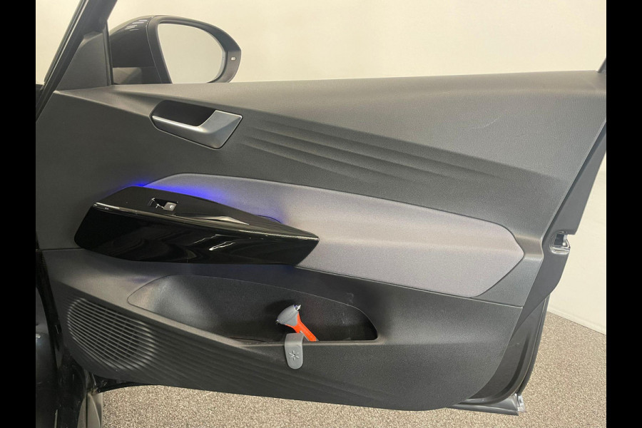 Volkswagen ID.3 Pro 58 kWh Navigatie Apple Carplay/Android Auto Parkeersensoren Adaptive Cruise Control Stoel- en stuurverwarming Lichtmetalen velgen Climate Control