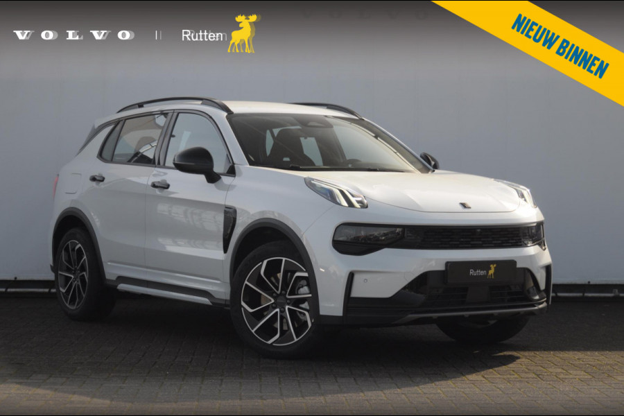 Lynk & Co 01 276PK Automaat Core / Adaptieve cruise control / Stoel - en stuurwielverwarming / Parkeersensoren / Achteruitrijcamera / Apple carplay / Trekhaak / Metallic lak / 19" lichtmetalen velgen