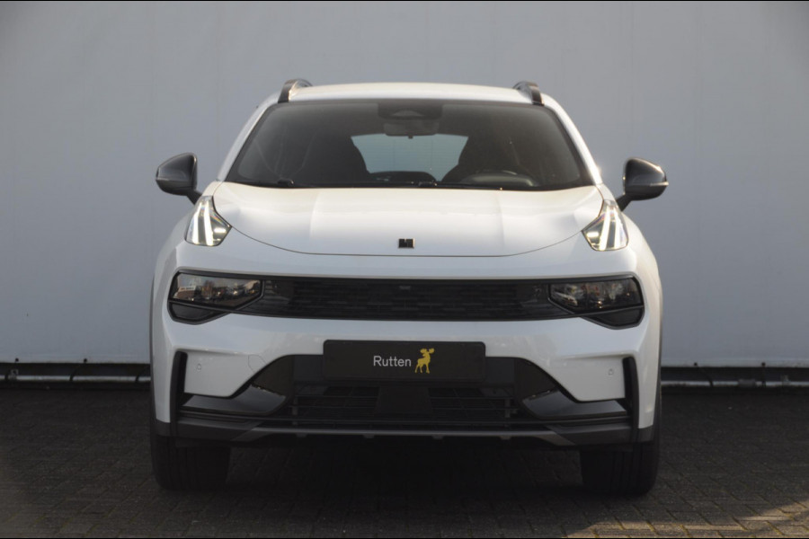 Lynk & Co 01 276PK Automaat Core / Adaptieve cruise control / Stoel - en stuurwielverwarming / Parkeersensoren / Achteruitrijcamera / Apple carplay / Trekhaak / Metallic lak / 19" lichtmetalen velgen