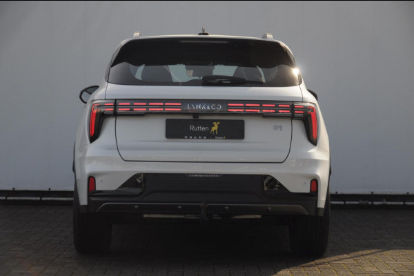 Lynk & Co 01 276PK Automaat Core / Adaptieve cruise control / Stoel - en stuurwielverwarming / Parkeersensoren / Achteruitrijcamera / Apple carplay / Trekhaak / Metallic lak / 19" lichtmetalen velgen