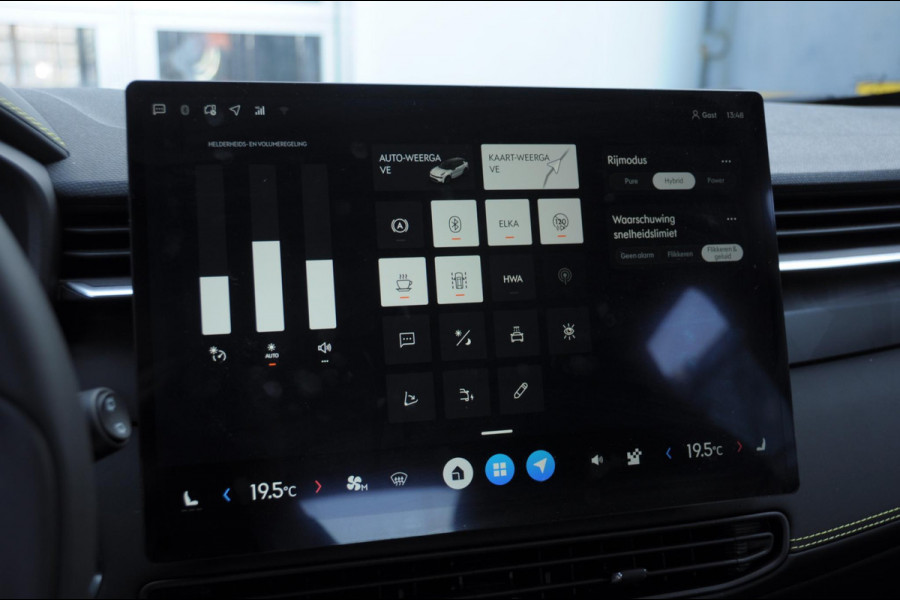 Lynk & Co 01 276PK Automaat Core / Adaptieve cruise control / Stoel - en stuurwielverwarming / Parkeersensoren / Achteruitrijcamera / Apple carplay / Trekhaak / Metallic lak / 19" lichtmetalen velgen