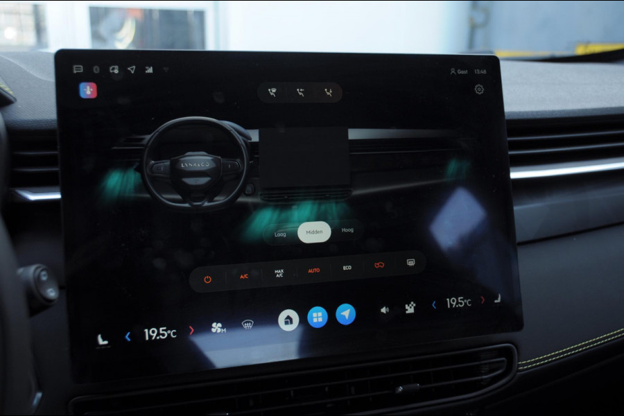 Lynk & Co 01 276PK Automaat Core / Adaptieve cruise control / Stoel - en stuurwielverwarming / Parkeersensoren / Achteruitrijcamera / Apple carplay / Trekhaak / Metallic lak / 19" lichtmetalen velgen