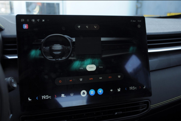 Lynk & Co 01 276PK Automaat Core / Adaptieve cruise control / Stoel - en stuurwielverwarming / Parkeersensoren / Achteruitrijcamera / Apple carplay / Trekhaak / Metallic lak / 19" lichtmetalen velgen